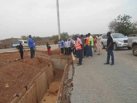 Infrastructures endommagées à Gaoua :  Le ministre Eric Bougouma était sur le terrain