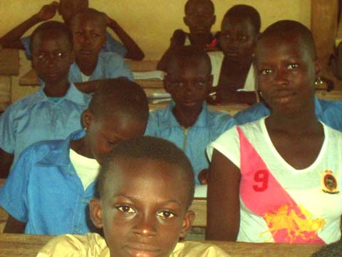 Rentrée scolaire 2015-2016 : Les filles du lycée provincial Bafuji de Gaoua désormais coiffées à la garçonne