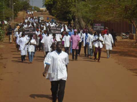 Grève des agents de la santé à Gaoua : Une marche de protestation contre les agressions des agents